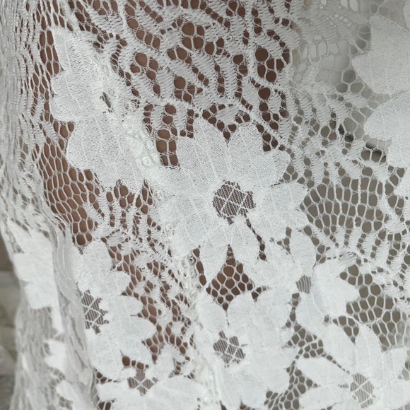 White pants with a see-through and floral design - Picture 3 of 5